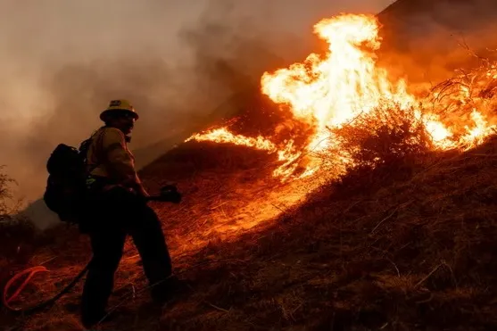Pemadaman Kebakaran Los Angeles Terkendala Pasokan Air