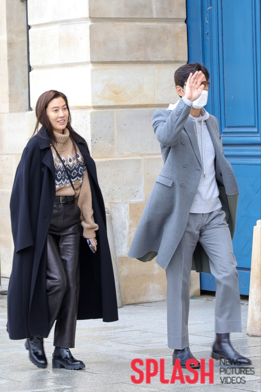 Saat kencan di Place Vendome, Paris. Foto: Dok. Spalsh News