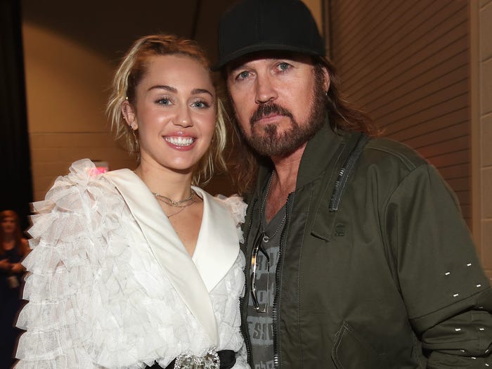 Miley dan ayahnya (Foto: Getty)