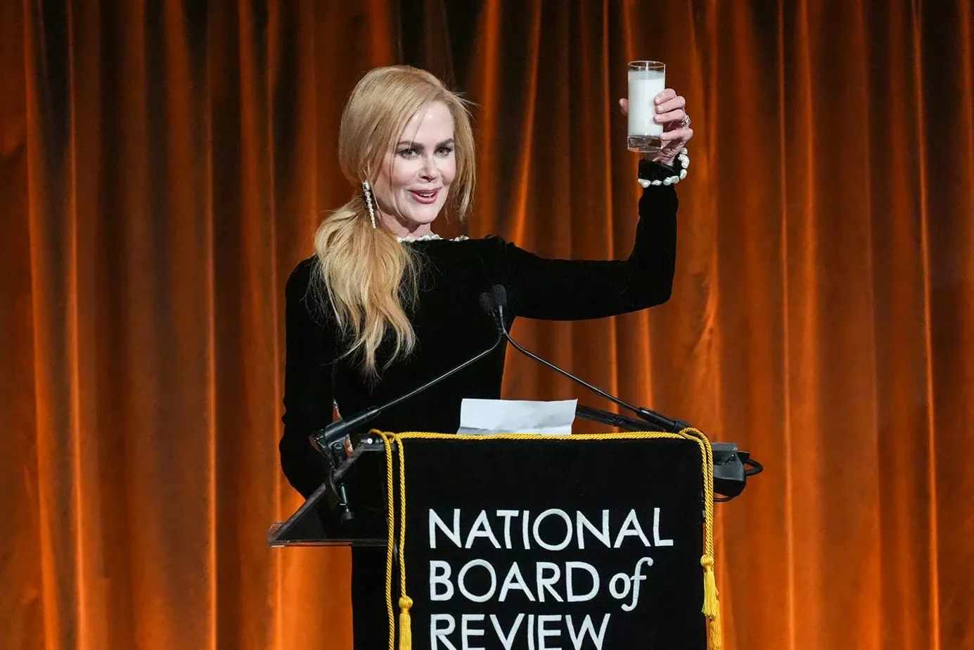 Unik, Nicole Kidman Rayakan Kemenangan dengan Segelas Susu