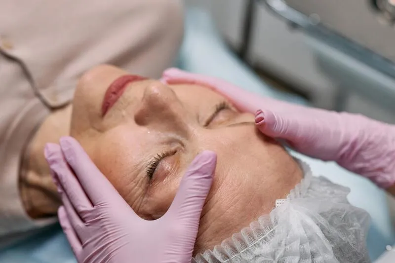 Skincare Saja Tidak Cukup untuk Cegah Penuaan Dini