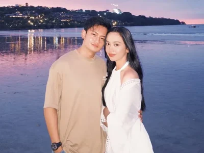 Randy Martin dan Lyodra liburan bersama di pantai (Foto: Instagram/randymartinnn)