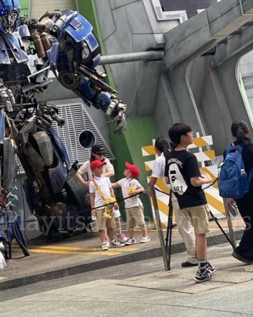 Foto diduga Sandra Dewi sedang liburan ke Singapura dengan anaknya (Foto: X/tanyarl)