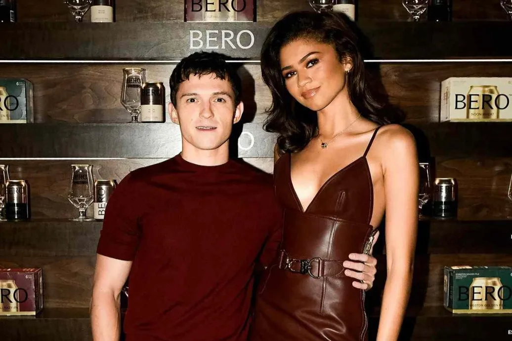 Tunangan, Tom Holland Lamar Zendaya saat Liburan Keluarga