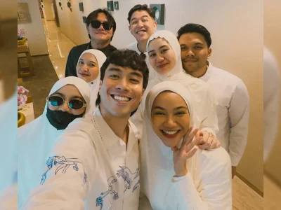 Mahalini dan Rizky Febian pergi umrah bersama rekan artis (Foto: Instagram/vidialdiano)