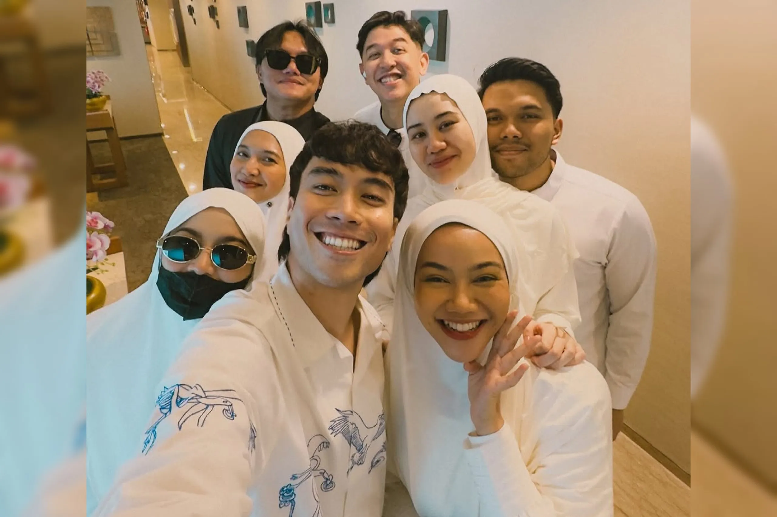 Mahalini dan Rizky Febian Umrah Bersama Teman-teman Artis