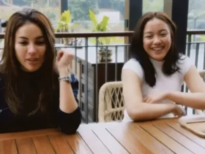 Nikita Mirzani akhirnya bertemu dengan anak bungsunya, Lolly alias Laura Meizani (Foto: Instagram/nikitamirzanimawardi_172)