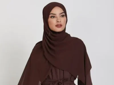 Cokelat mahogany digadang-gadang bakal jadi tren busana lebaran 2025. Foto: Dok. Pinterest