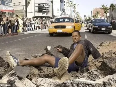 Will Smith saat membintangi Film Hancock. Foto : Columbia Pictures