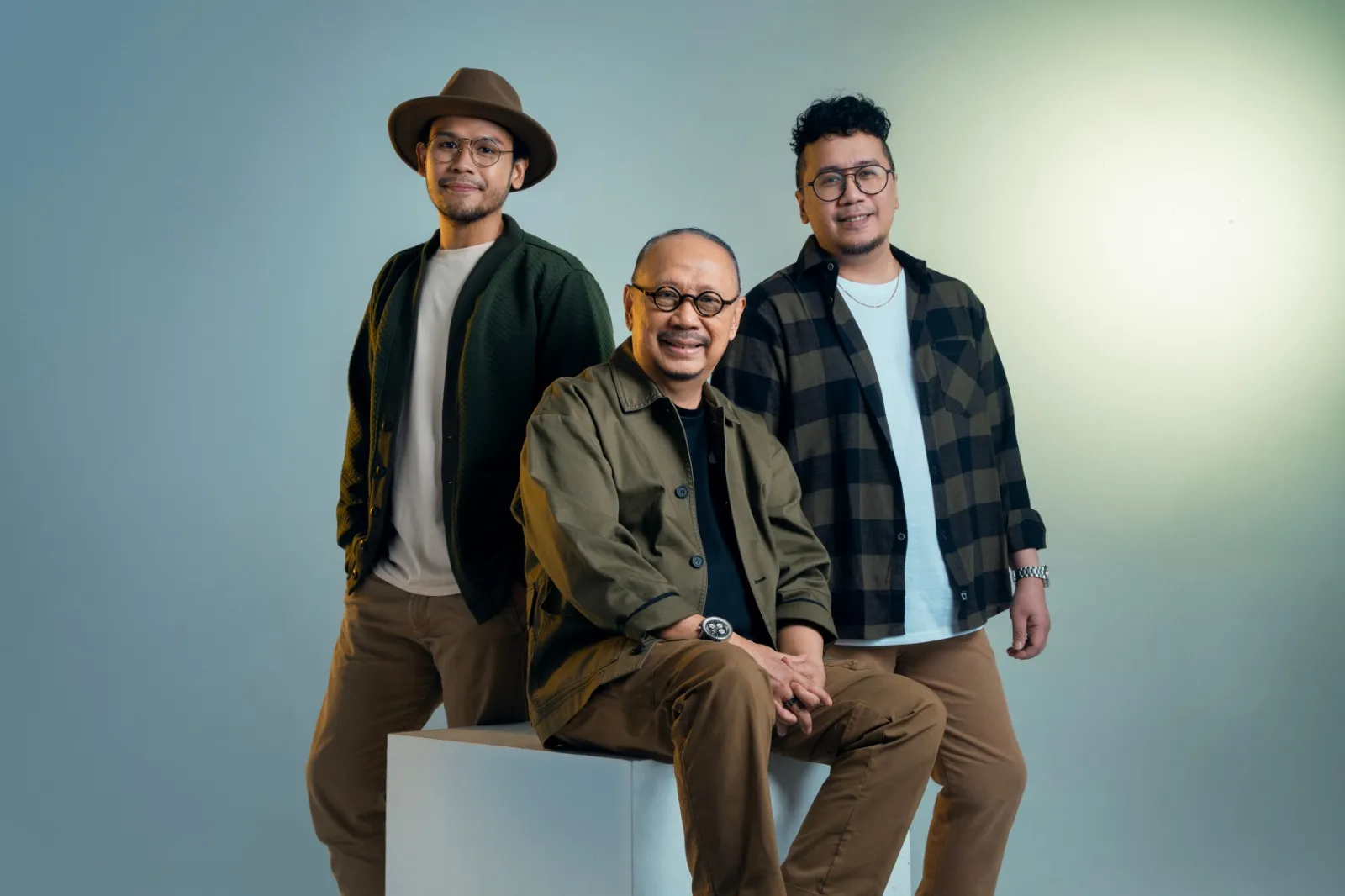 Lagu Ebiet G Ade ‘Elegi Esok Pagi’ Versi Baru Trending