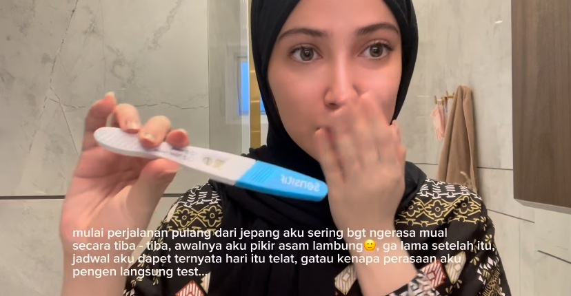 Miskah menunjukkan hasil test pack. Foto : Instagram/miskashf