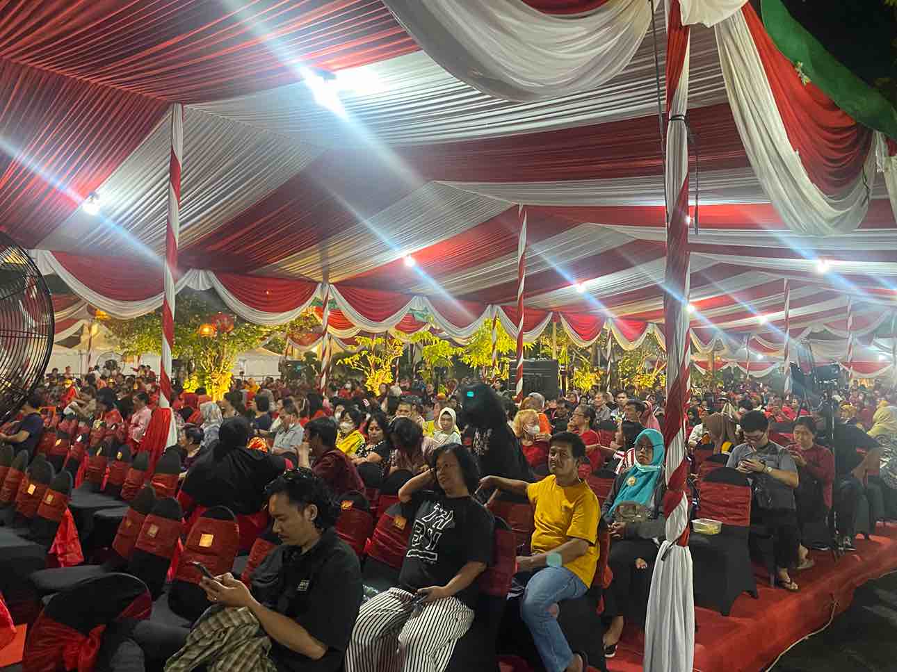 Puluhan ribu masyarakat meriahkan perayaan Cap Go Meh 2025 di Surabaya. Foto : Azharul Hakim/Nyata