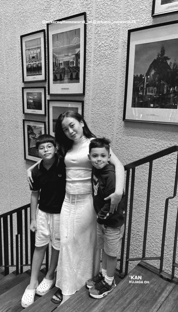 Laura Meizani dan kedua adiknya (Foto: Instagram/nikitamirzanimawardi_172)