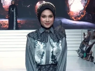 Azizah Salsha tampil memukau berhijab. Foto: Dok. Instagram @zaskiasungkar15