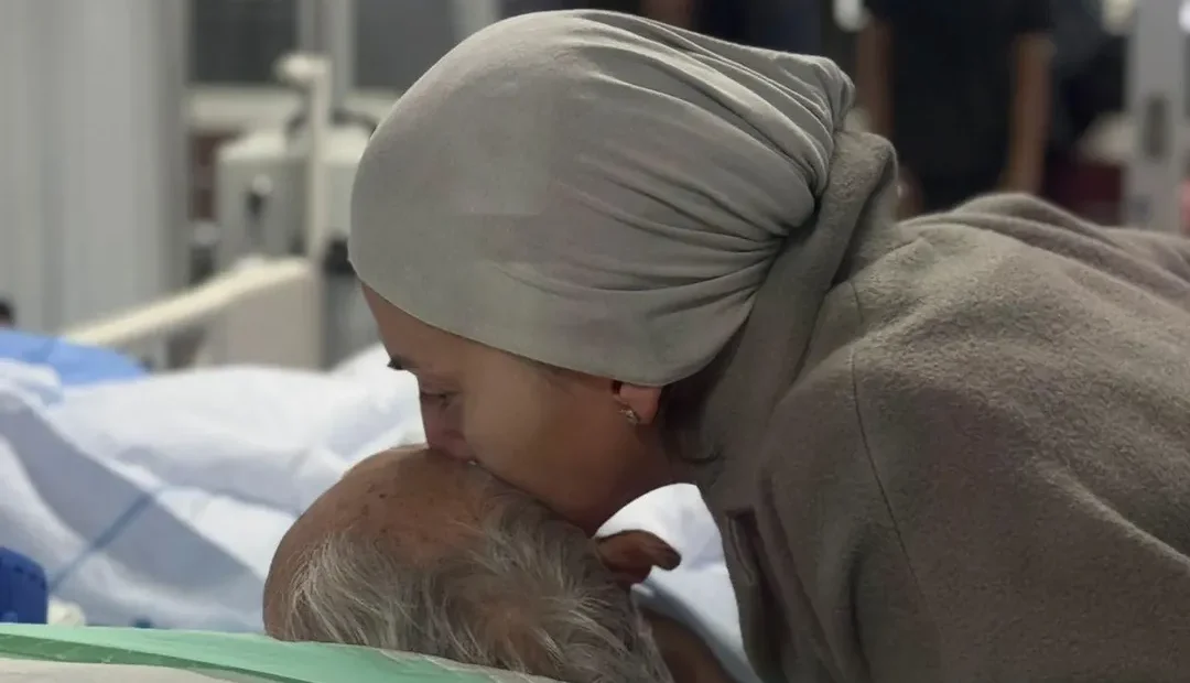 Ayah Wanda Hamidah Meninggal Karena Kanker Usus Besar