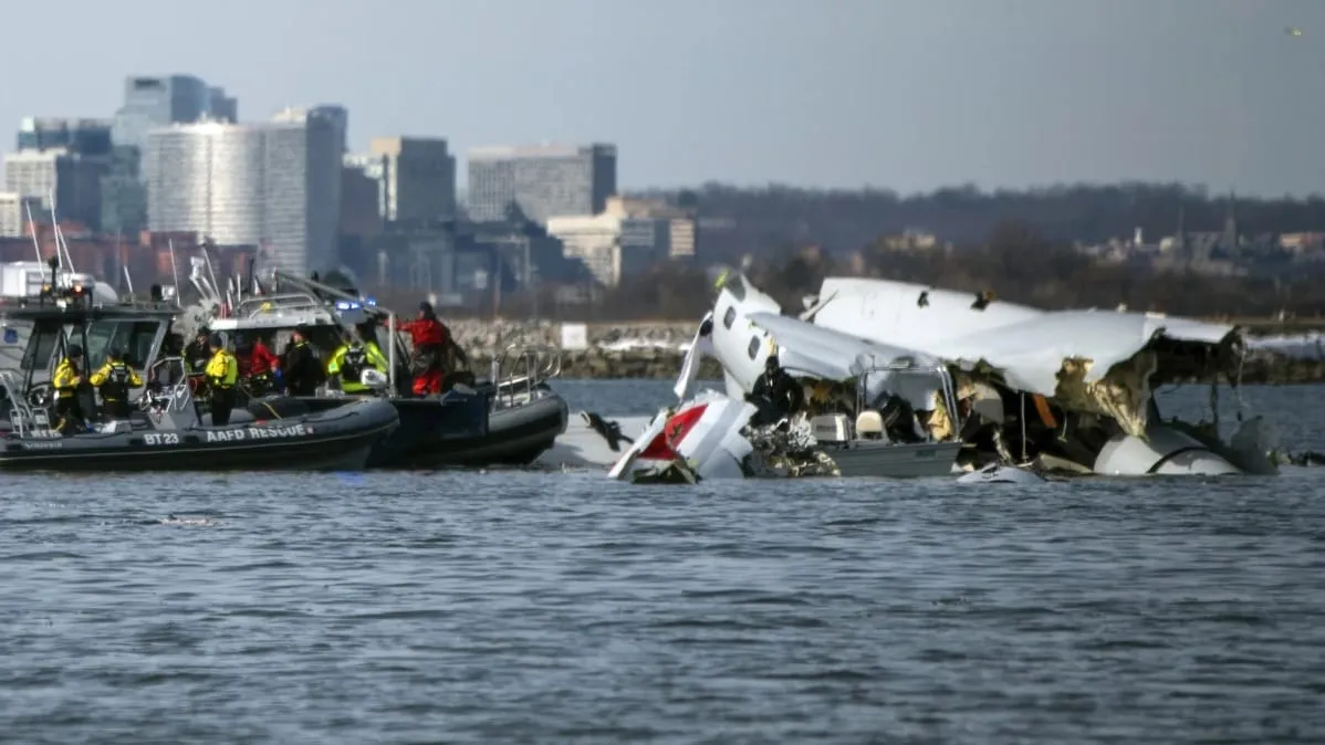 Terungkap Penyebab Kecelakaan American Airlines, Helikopter Terbang Terlalu Tinggi