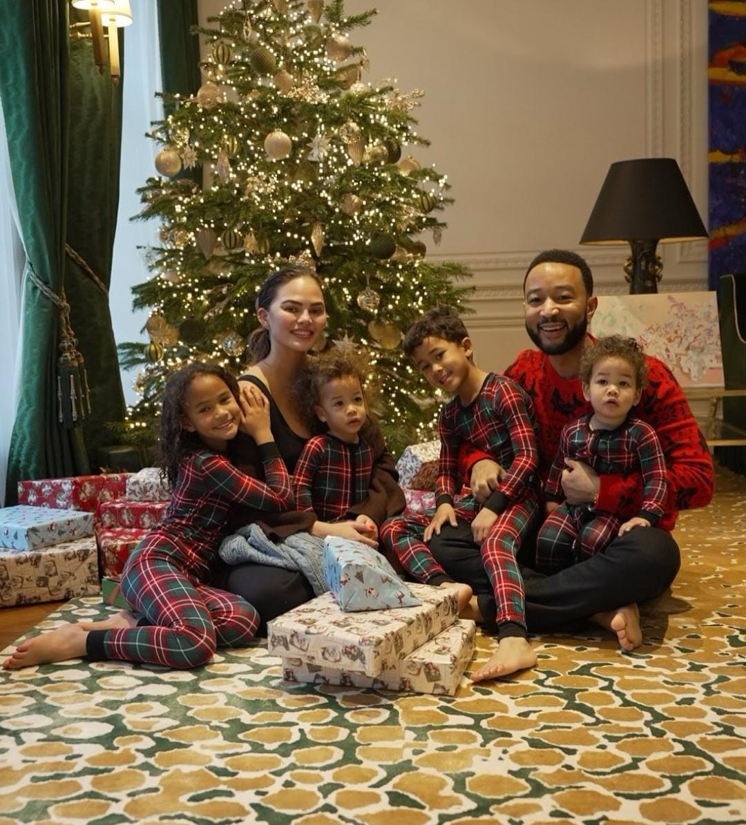 Keluarga John Legend dan Chrissy Teigen. Foto: Dok. Instagram @chrissyteigen