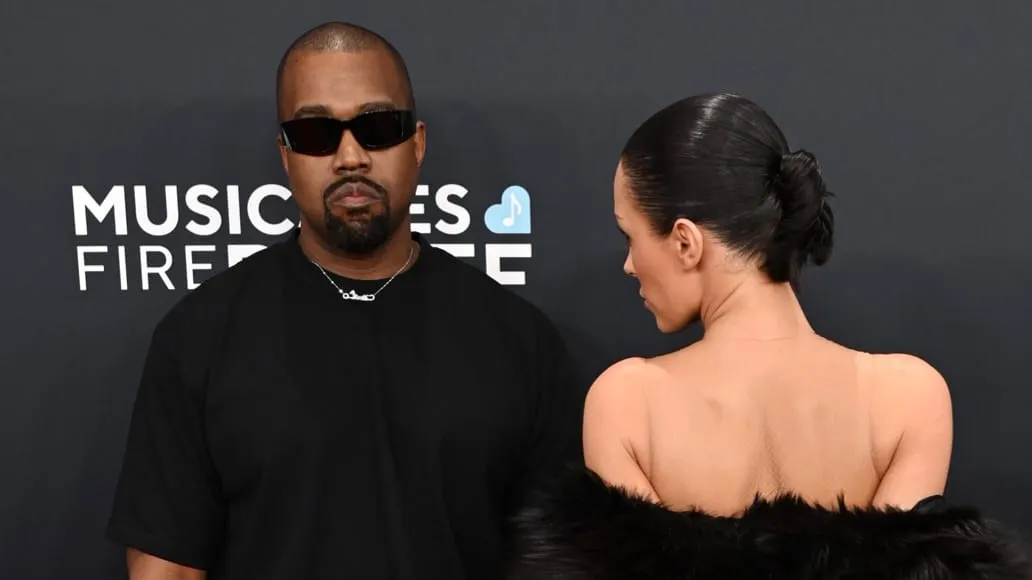 Istri Kanye West, Bianca Censori Bugil di Red Carpet Grammy 2025