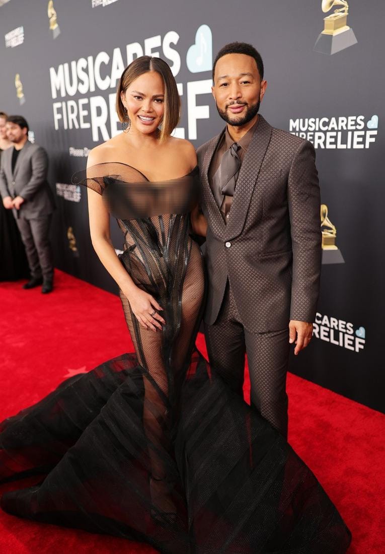 Chrissy Teigen dan John Legend menghadiri Grammy Awards 2025. Foto: Dok. Just Jared