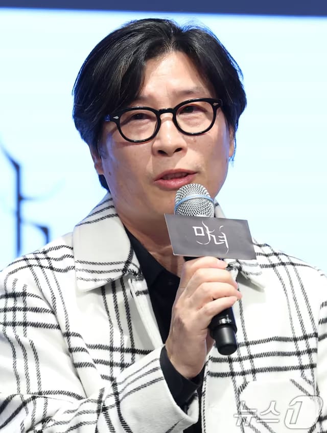 Sutradara Kim Tae Gyoon saat konferensi pers 'The Witch'. Foto: Dok. News1