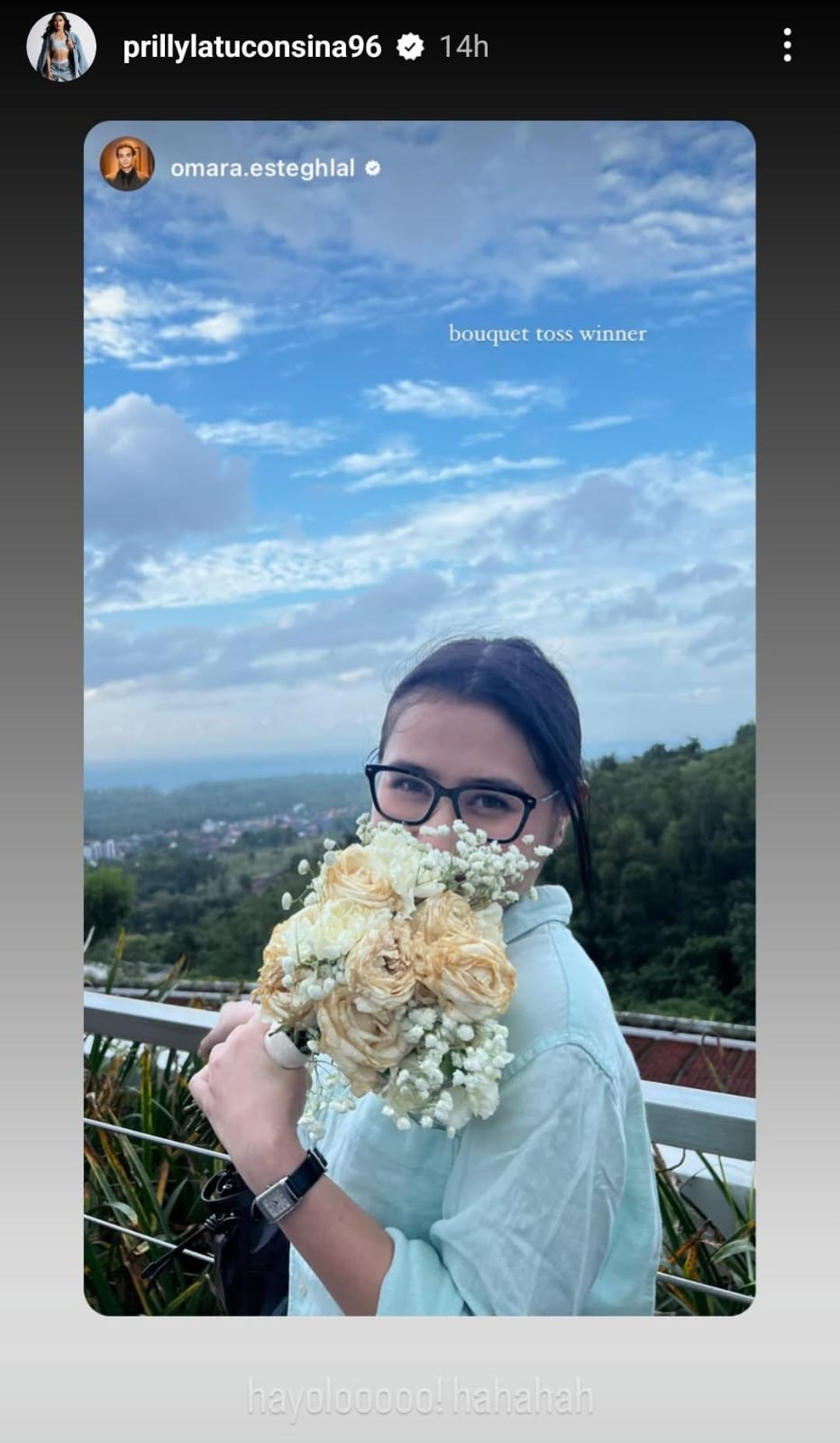 Story Omara memamerkan kekasihnya mendapatkan buket bunga pernikahan. Foto: Dok. Instagram @prillylatuconsina69