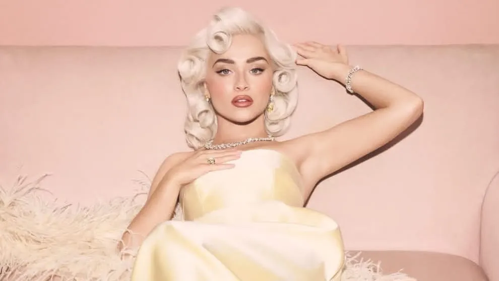 Sabrina Carpenter Jadi Madonna, Unjuk Pesona Gaya Ikonik 90-an