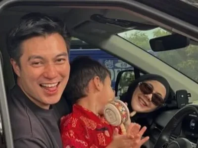 Baim Wong dan Paula Verhoeven berkumpul berempat dengan anak-anaknya. Foto: Dok. Instagram @paula_verhoeven