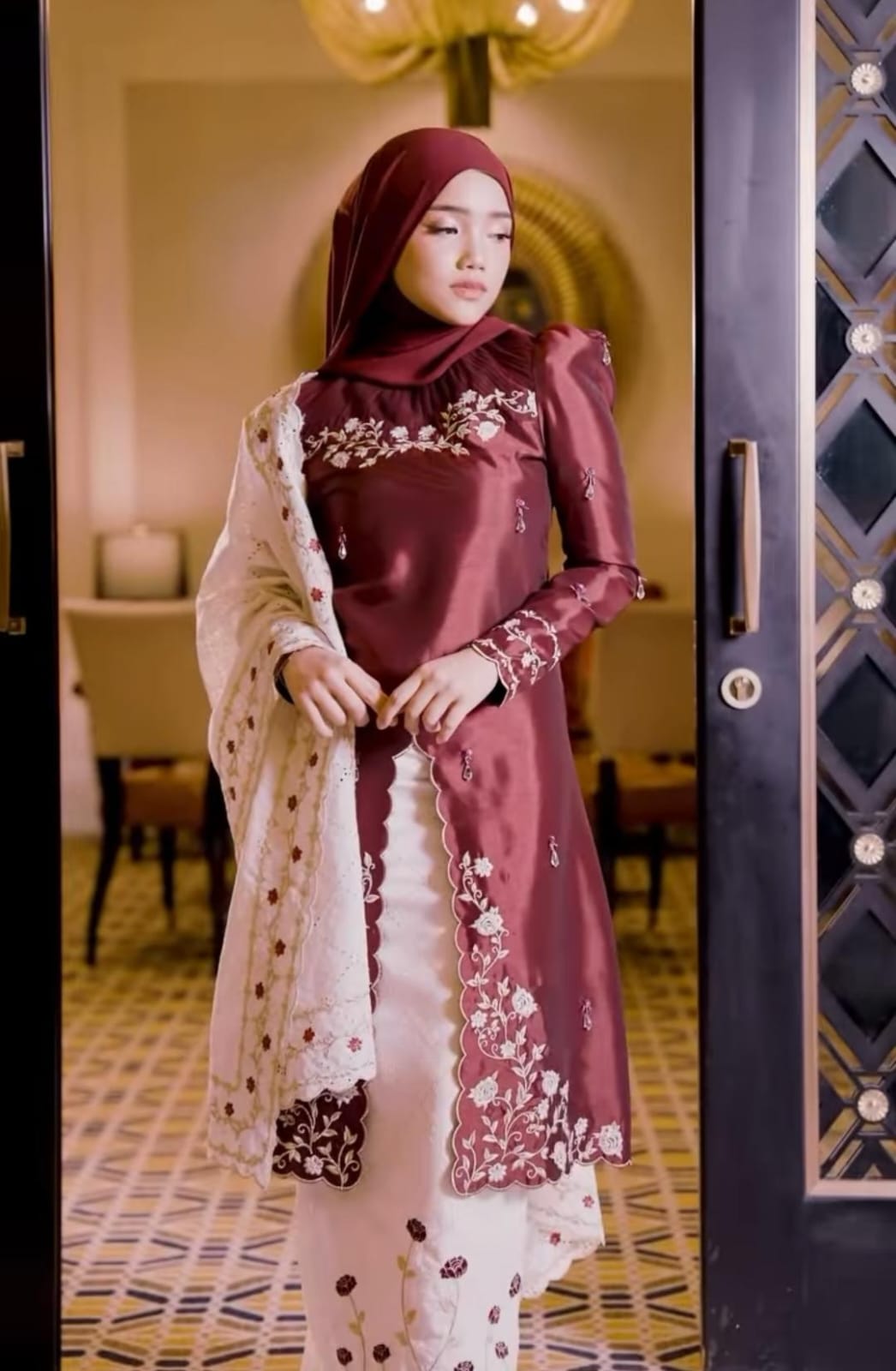 Baju kurung khas Melayu. Foto: Dok. Instagram @hijabista.hub