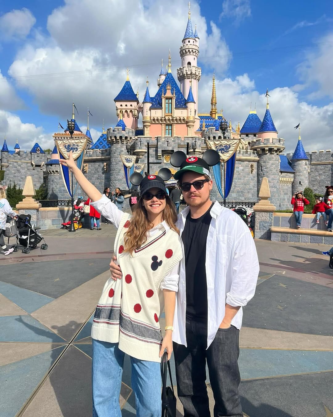 Barbara dan Dylan saat liburan (Foto: Instagram/realbarbarapalvin)