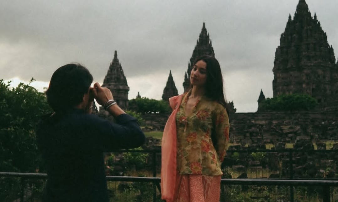 Ameera Khan mengenakan kebaya kutu baru. Foto: Dok. Instagram @littlemisskhan