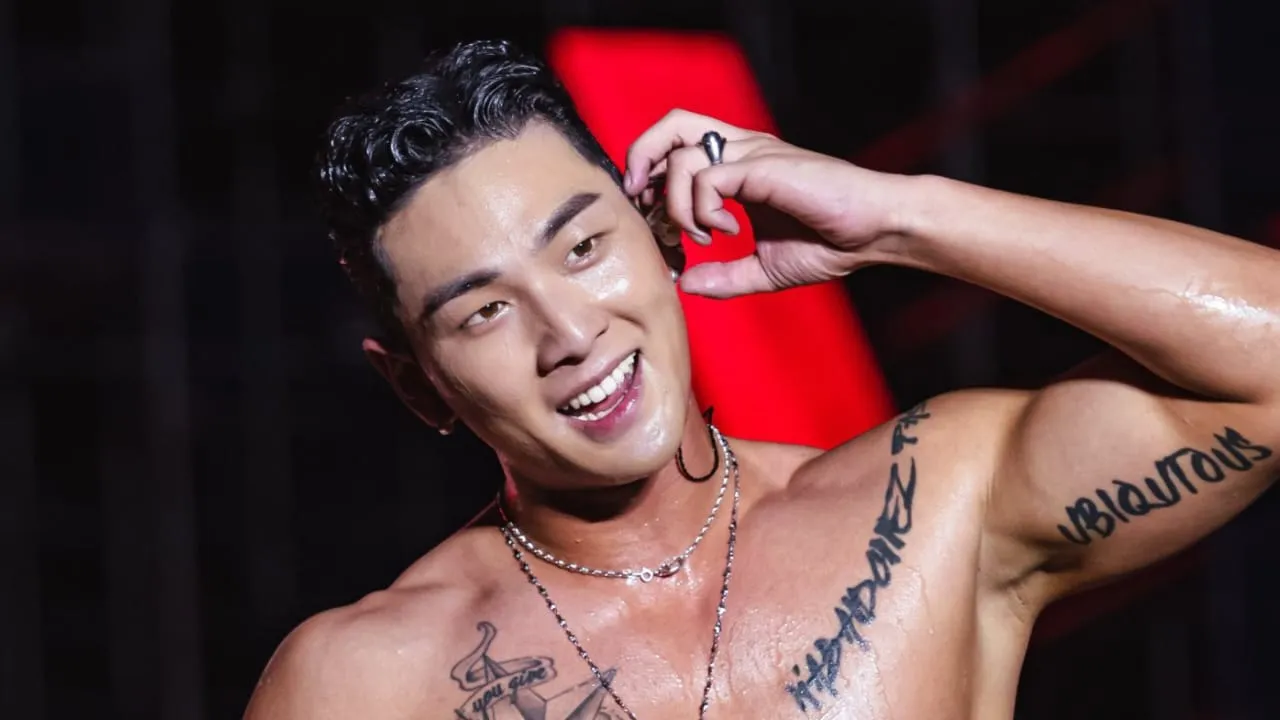 Baekho Tampil Hot, Basah-basahan di Waterbomb Manila