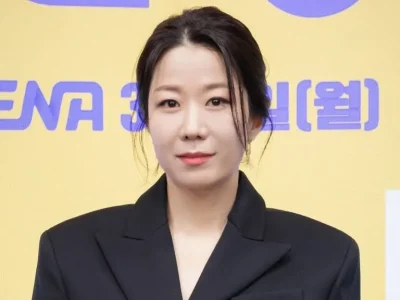 Lee Sun Kyun saat menghadiri konferensi pers drakor 'Riding Life'. Foto: Dok. Money Today