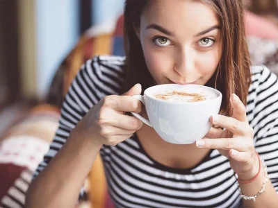 ILUSTRASI : minum kopi tanpa gula. Foto : Adobe Stock