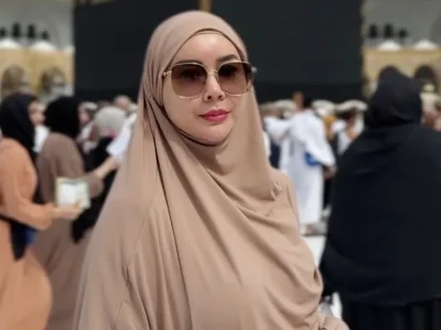 Aura Kasih didoakan istiqomah berhijab (Foto: Instagram/aurakasih)
