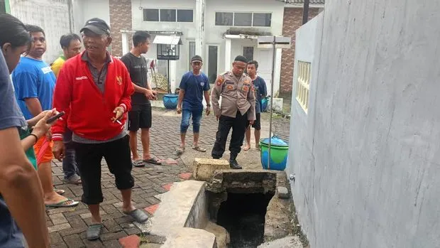 Jangan Lalai, Bocah di Gresik Tewas, Hanyut di Selokan saat Main Hujan
