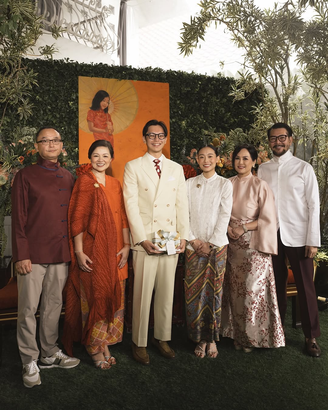 Brandon dan Dhika bersama keluarga (Foto: Instagram/brandonsalim)