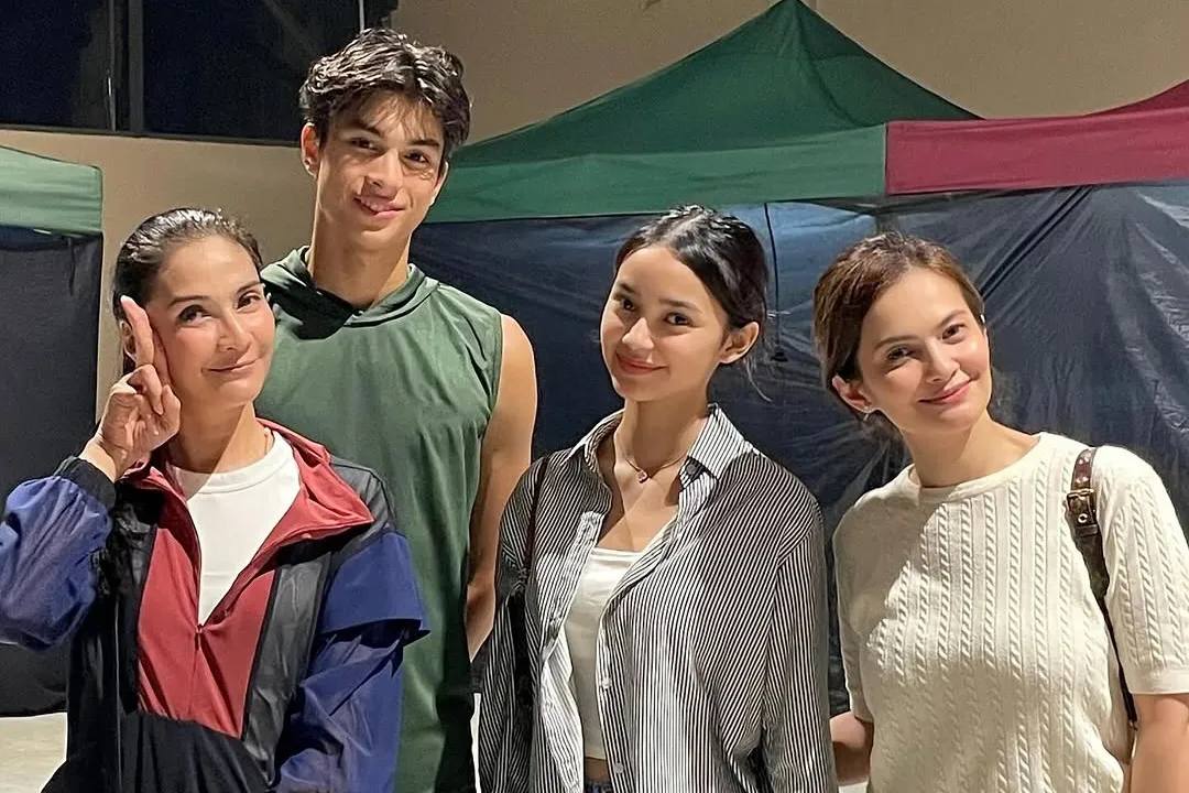 Dijodoh-jodohkan, Putra Maudy Koesnaedi dan Putri Cut Tari Foto Bareng