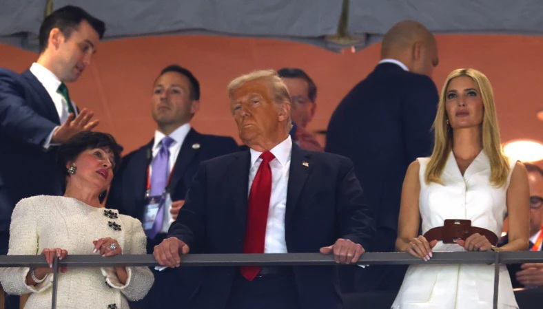 Presiden Donald Trump di Super Bowl LIX (Foto: Getty Images)