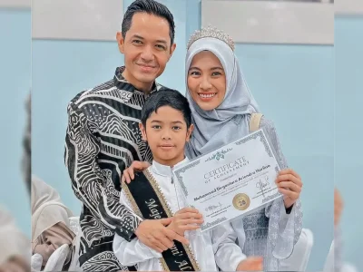 Anak Alyssa Soebandono dan Dude Harlino tasmi' Alquran Juz 28 (Foto: Instagram/ichasoebandono)