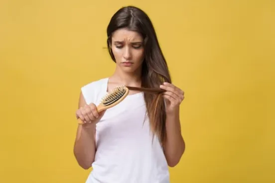 Hindari 3 Kebiasaan yang Bisa Jadi Penyebab Rambut Rontok