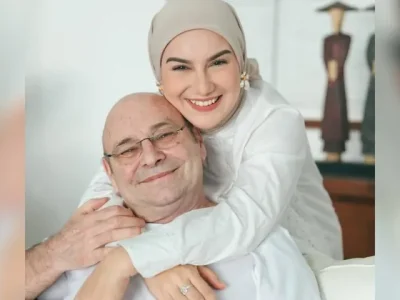 Irish Bella dan ayahnya, Johan Gustaaf Paula de Beule (Foto: Instagram/_irishbella_)