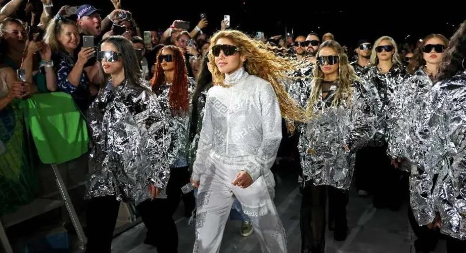 Shakira Dituduh Nyontek Gaya Beyonce di Konser ‘Rensissance’