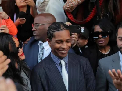 ASAP Rocky didampingi Rihanna saat keluar dari pengadilan. Foto/New York Post