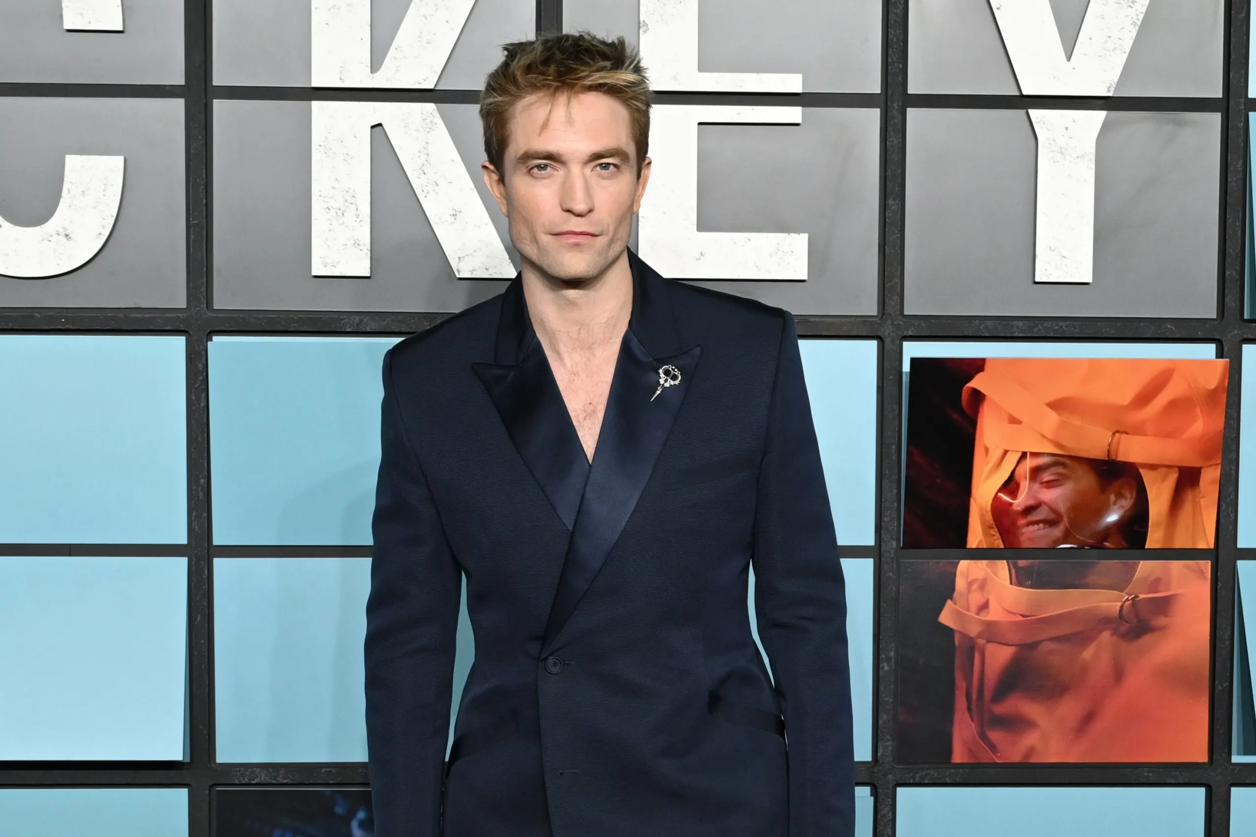 Dulu Digandrungi Wanita, Robert Pattinson Kaget Punya Fans Pria