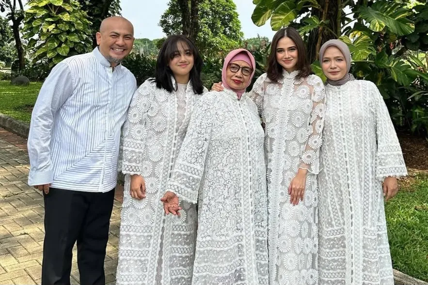 Usai Valentine Bareng El Rumi, Syifa Hadju Pergi Umrah Sekeluarga