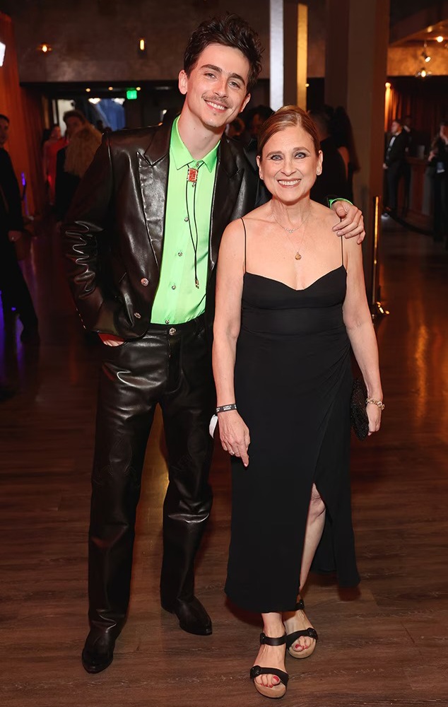 Timothee bersama ibunya, Nicole Flender (Foto: Stewart Cook/Shutterstock)