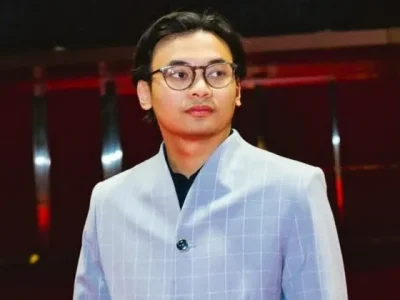 Yusuf Mahardika beradegan intim dengan Wulan Guritno di film ‘Norma: Antara Menantu dan Mertua’ (Foto: Instagram/mardikayusuf)