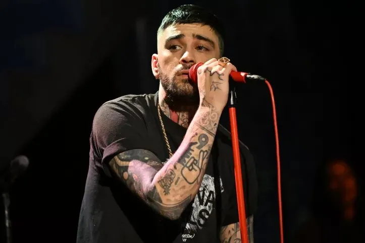 Zayn Malik Bikin Heboh Penggemar, Cover Lagu One Direction
