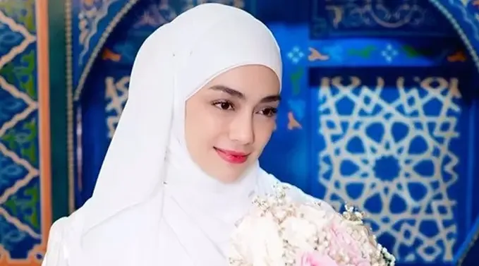 Tampil Bercadar, Celine Evangelista: Jangan Ungkit Masa Lalu