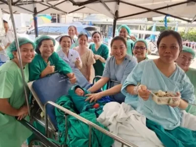 Seorang wanita Thailand melahirkan saat Gempa Myanmar (Foto: Reuters/Police General Hospital)